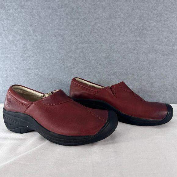 Keen Woman’s sz 9.5 Concord Red/Brown Leather Clogs Slip On Comfort - Picture 1 of 11